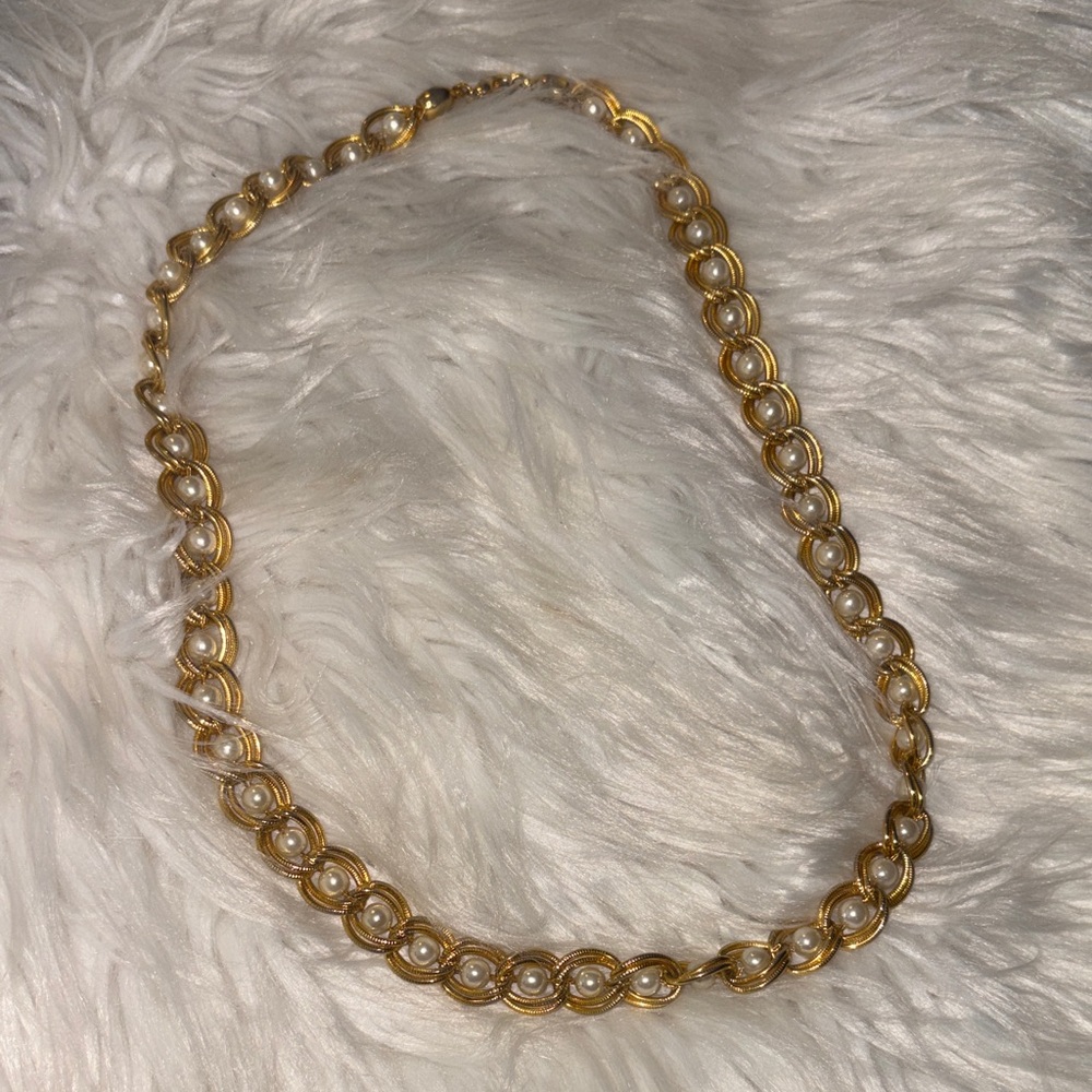 Gold Vintage faux  Pearl Link Necklace - Elegant Women's Jewelry